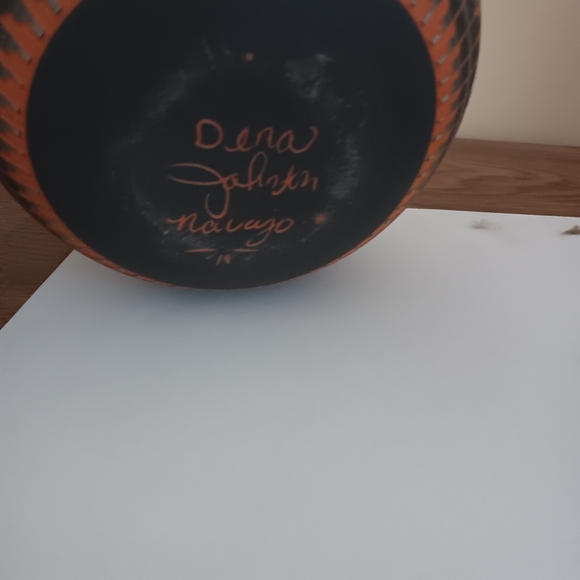 Vintage Handmade Navajo pottery - Picture 3 of 7